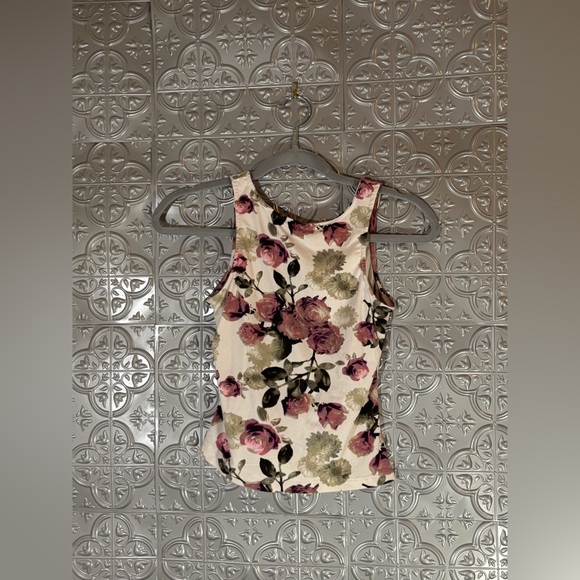 Hot Kiss Cream White Pink Floral Racer Back Tank Size medium - Picture 4 of 4
